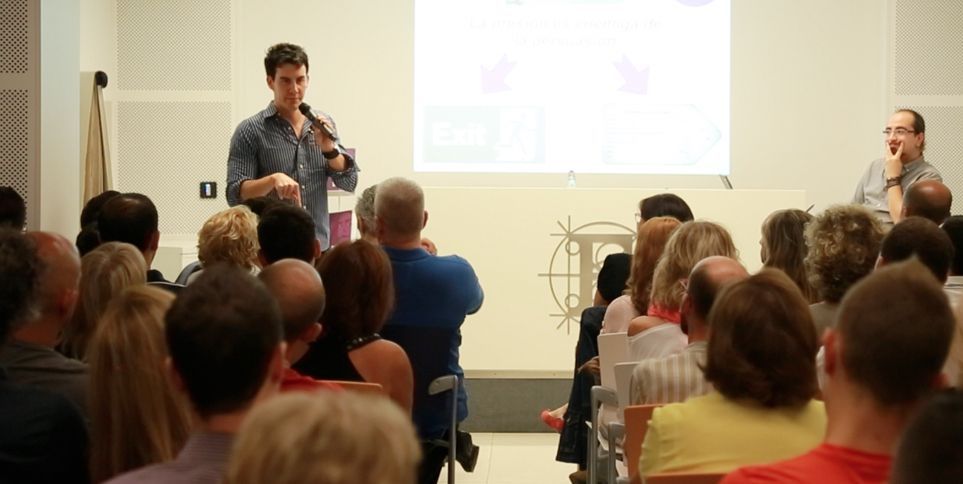 Conferencia habilidades sociales Dando una conferencia de habilidades sociales y seducción